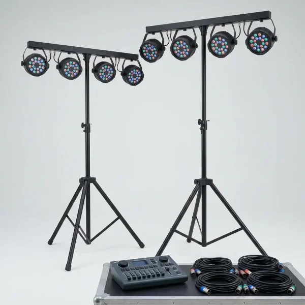 pack-iluminacao-palco-1 Duas barras de projetores LED em tripé com mesa de controlo e cabos sobre flightcase