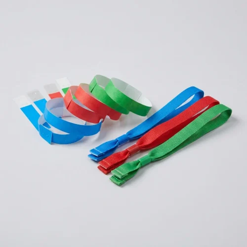 pulseiras-acesso-personalizadas-1 Pulseiras de acesso em papel Tyvek e em tecido, nas cores azul, vermelho e verde